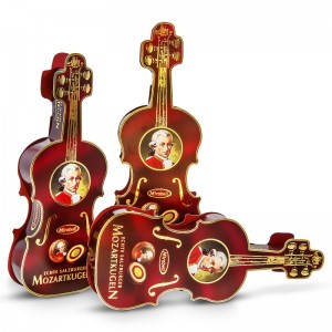 "Mozartkugel" in a violin-shaped box from Salzburg by Mirabell 12 chocolate pieces